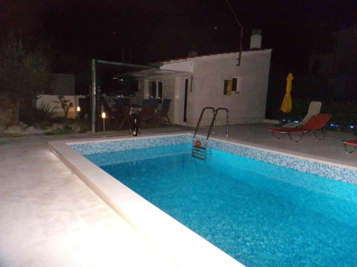 Апартаменты Charming Flat In Kastel Stafilic With Shared Pool 27 M² Каштела Экстерьер фото